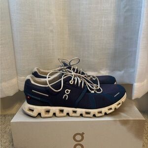 ON Running Women's Cloud 5 Sneakers Denim/White Size 8.5